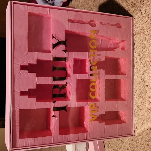 🎀Empty Truly VIP Collection Box🌙 - Picture 2 of 7